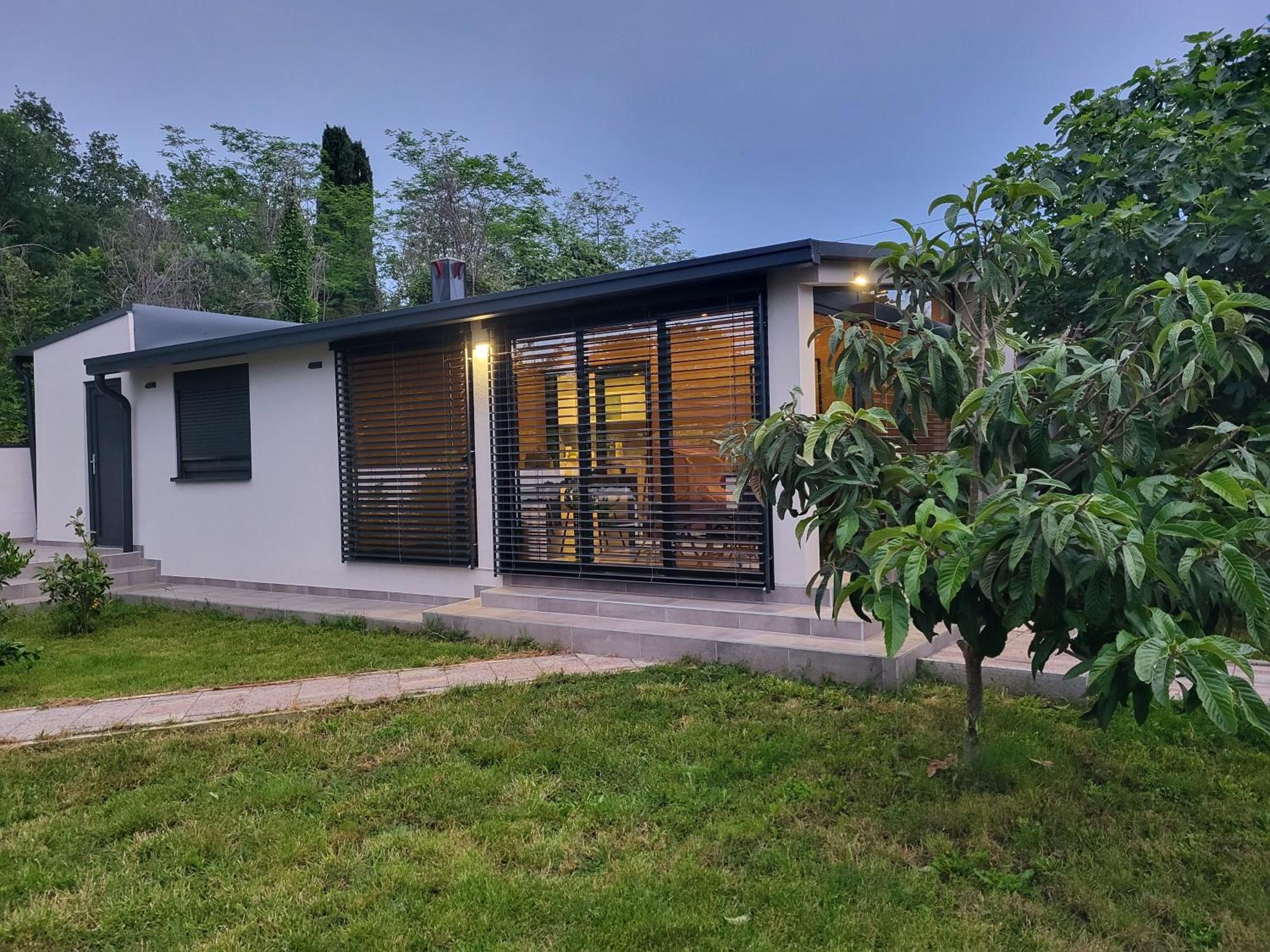 מדולין Guest House Tika מראה חיצוני תמונה