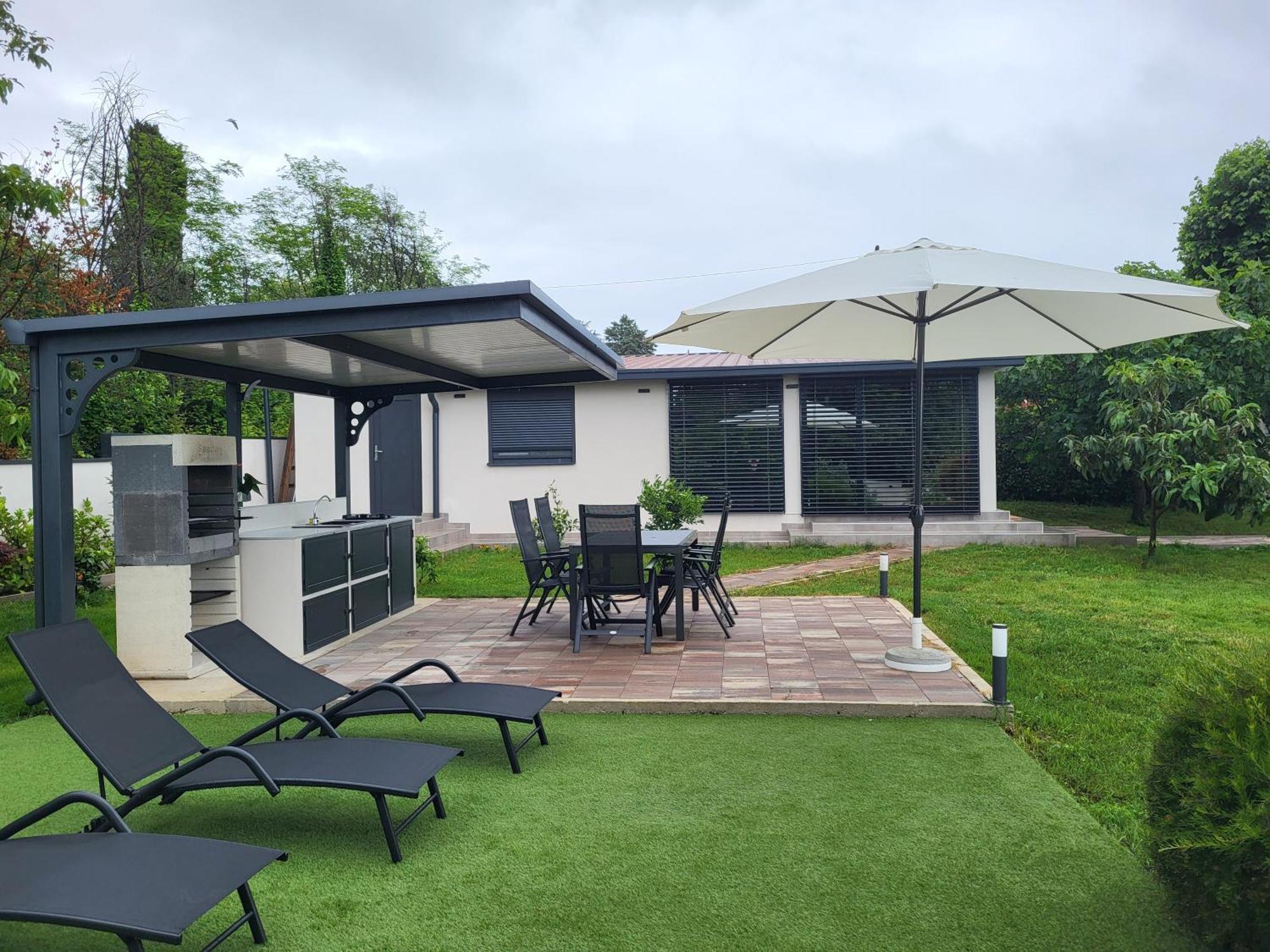 מדולין Guest House Tika מראה חיצוני תמונה